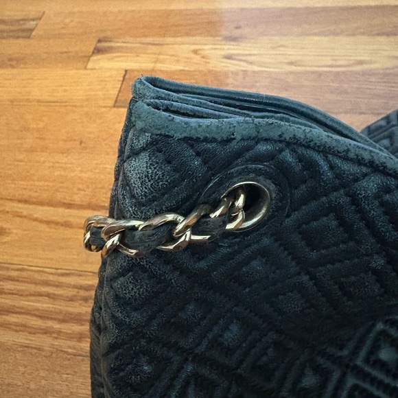 Quilted Chain-Handle Shoulder Bag - Black - Picture 5 of 7